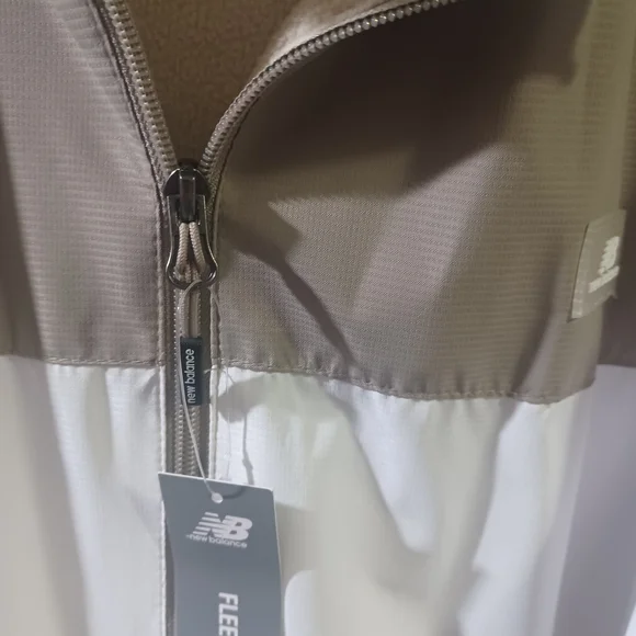 New Balance Windbreaker With Fleece Lining - Picture 3 of 5